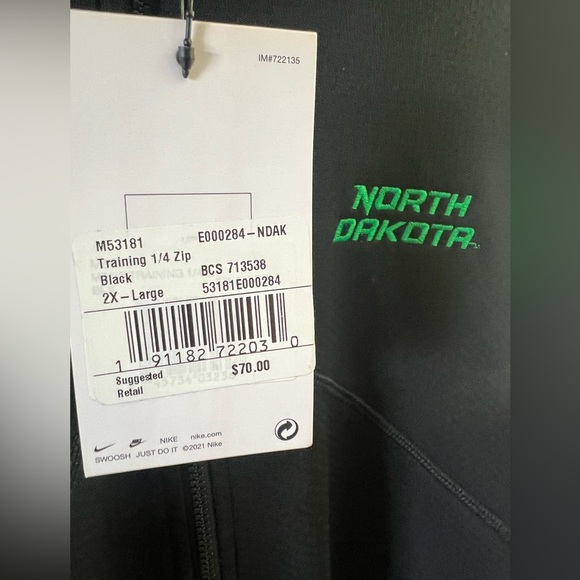 Men’s Nike Dri-Fit North Dakota 1/4 Zip - Picture 3 of 3
